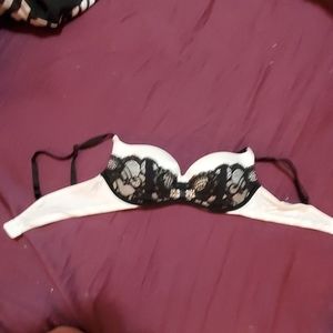 Brand new Victoria secret pushup balconet bra 32b